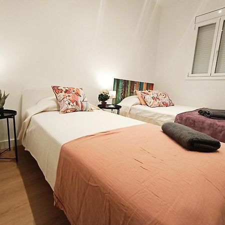 By Universitat Private Rooms Barcelona Exterior foto