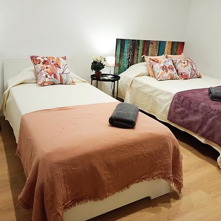 By Universitat Private Rooms Barcelona Exterior foto