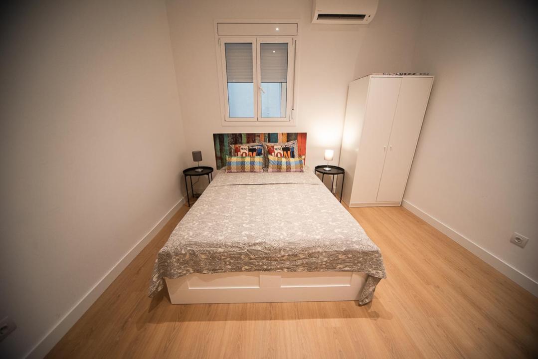 By Universitat Private Rooms Barcelona Exterior foto