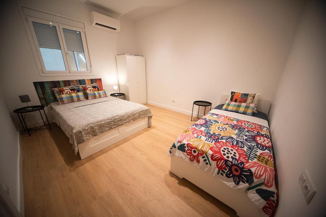 By Universitat Private Rooms Barcelona Exterior foto