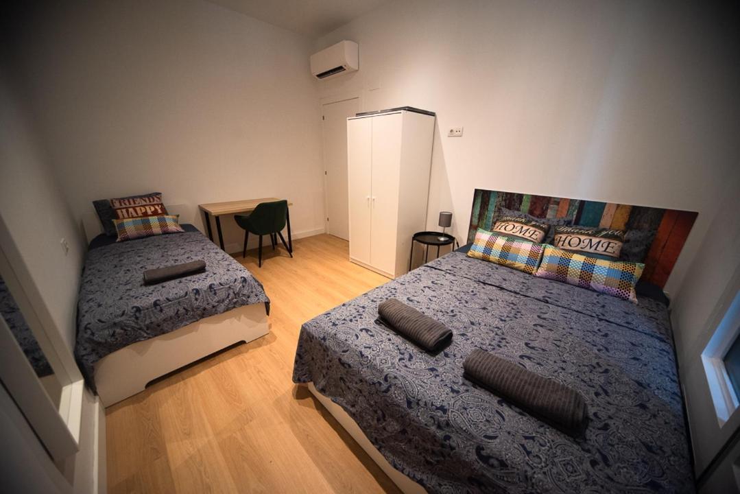 By Universitat Private Rooms Barcelona Exterior foto