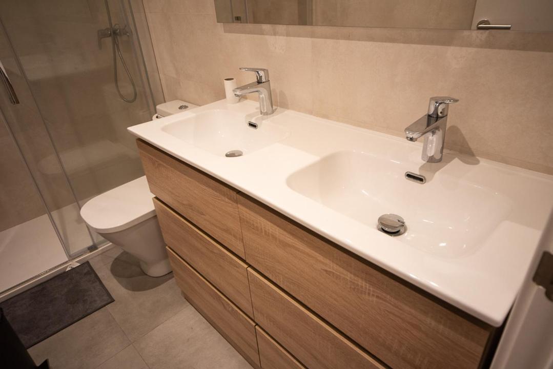 By Universitat Private Rooms Barcelona Exterior foto