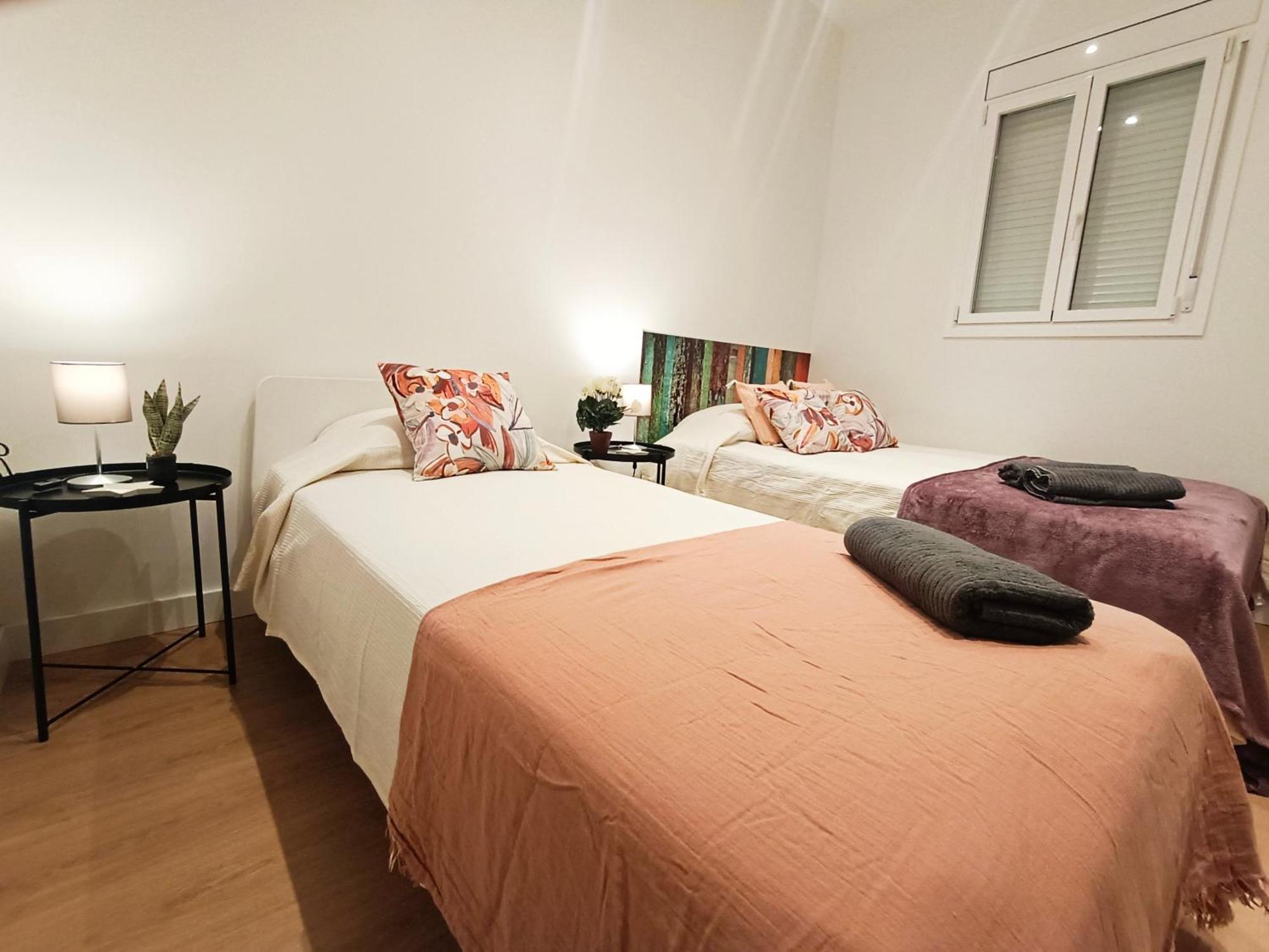 By Universitat Private Rooms Barcelona Exterior foto