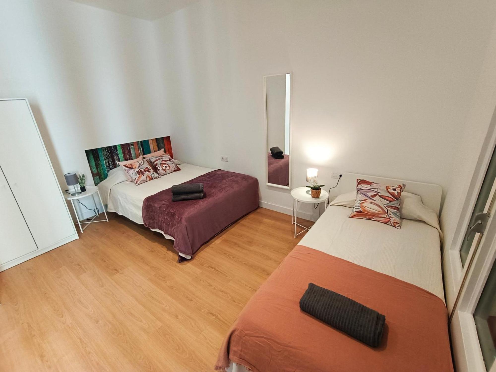 By Universitat Private Rooms Barcelona Exterior foto