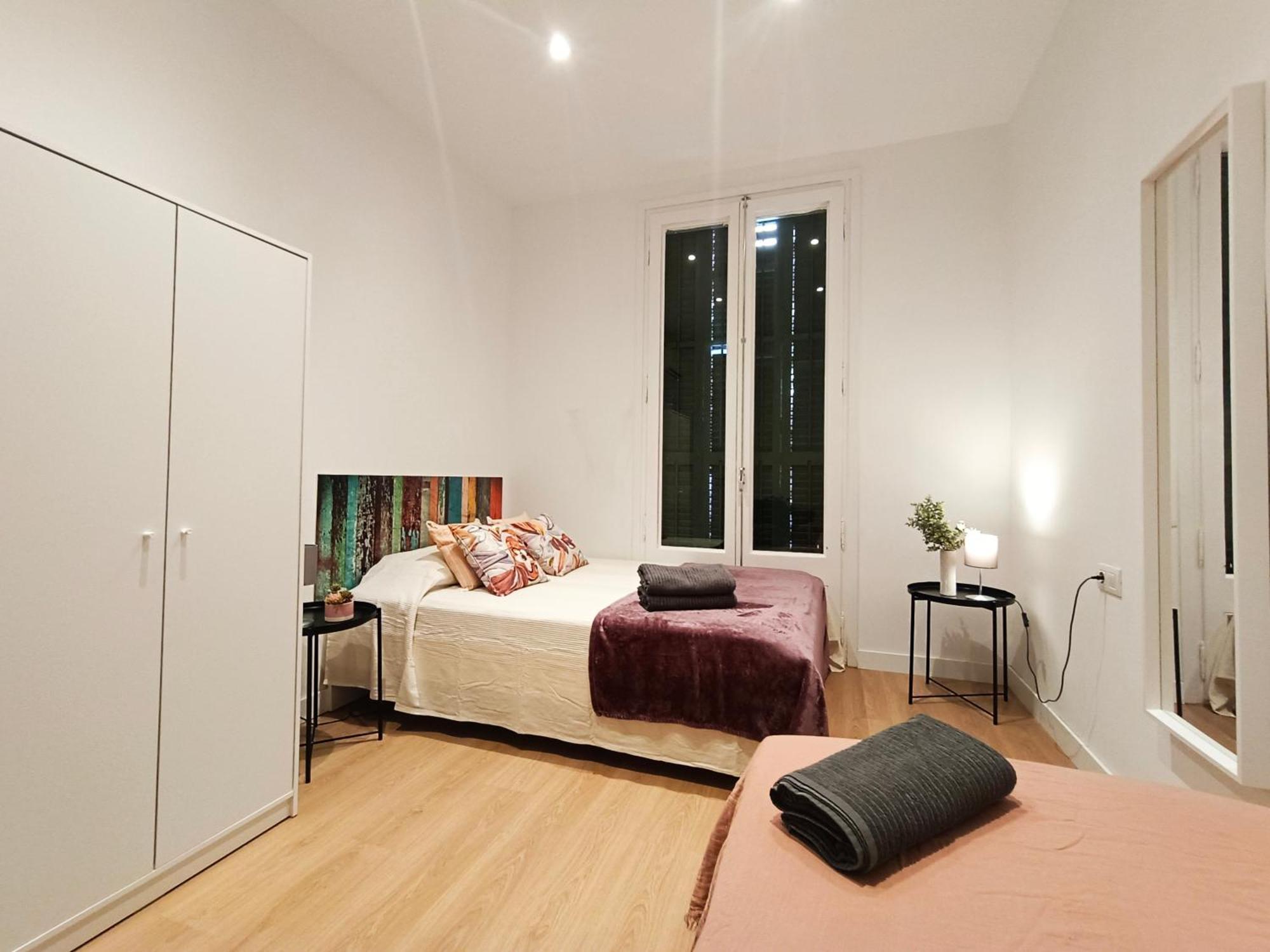 By Universitat Private Rooms Barcelona Exterior foto