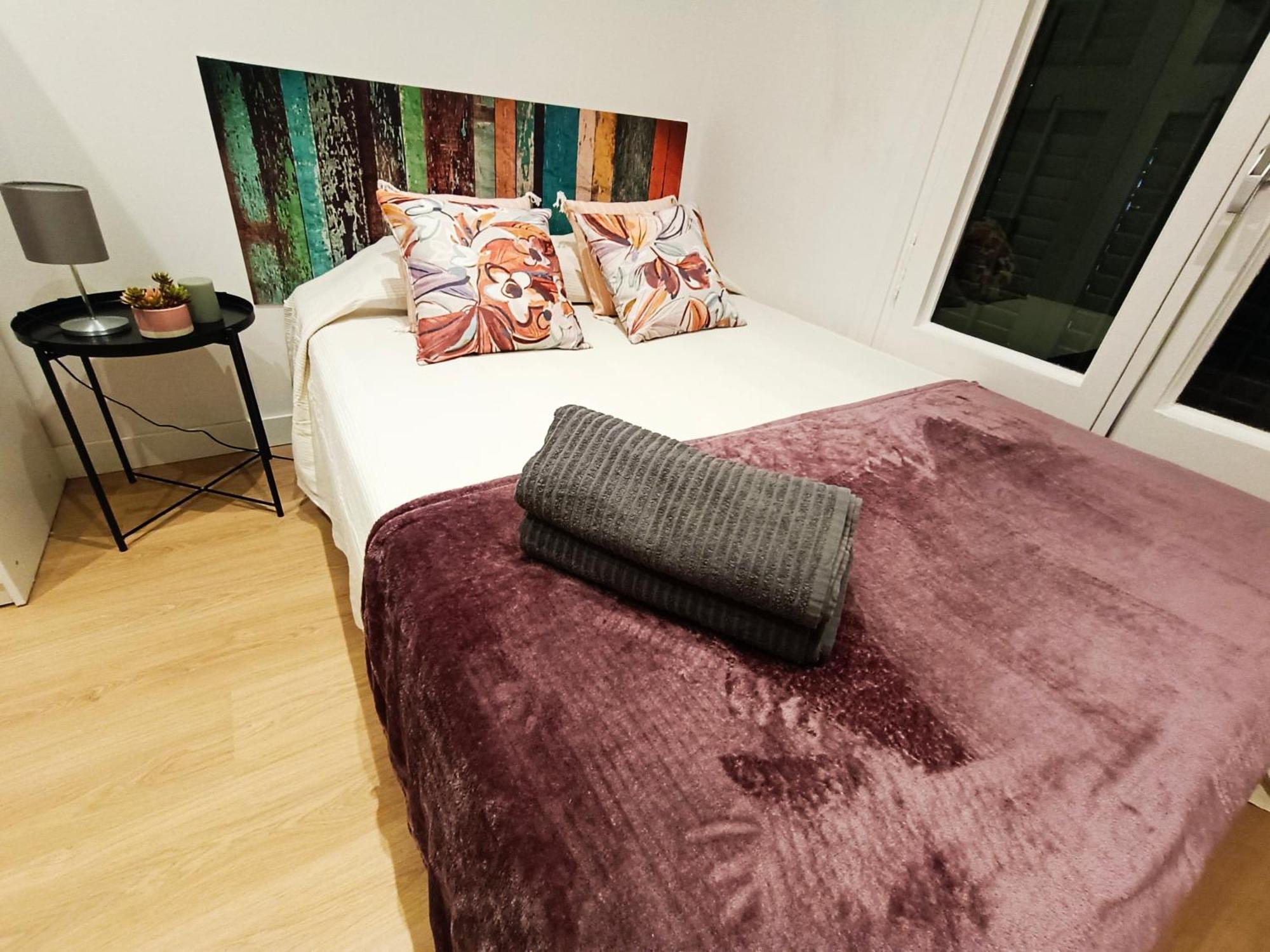By Universitat Private Rooms Barcelona Exterior foto